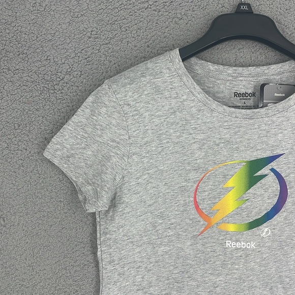 Tampa Bay Lightning NHL Reebok gray angled sleeves t-shirt women’s Large stretch - Picture 4 of 12